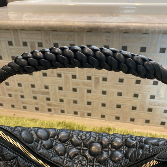 🔥RARE! Louis Vuitton Triangle Softy in Lambskin🔥 - Picture 14 of 16